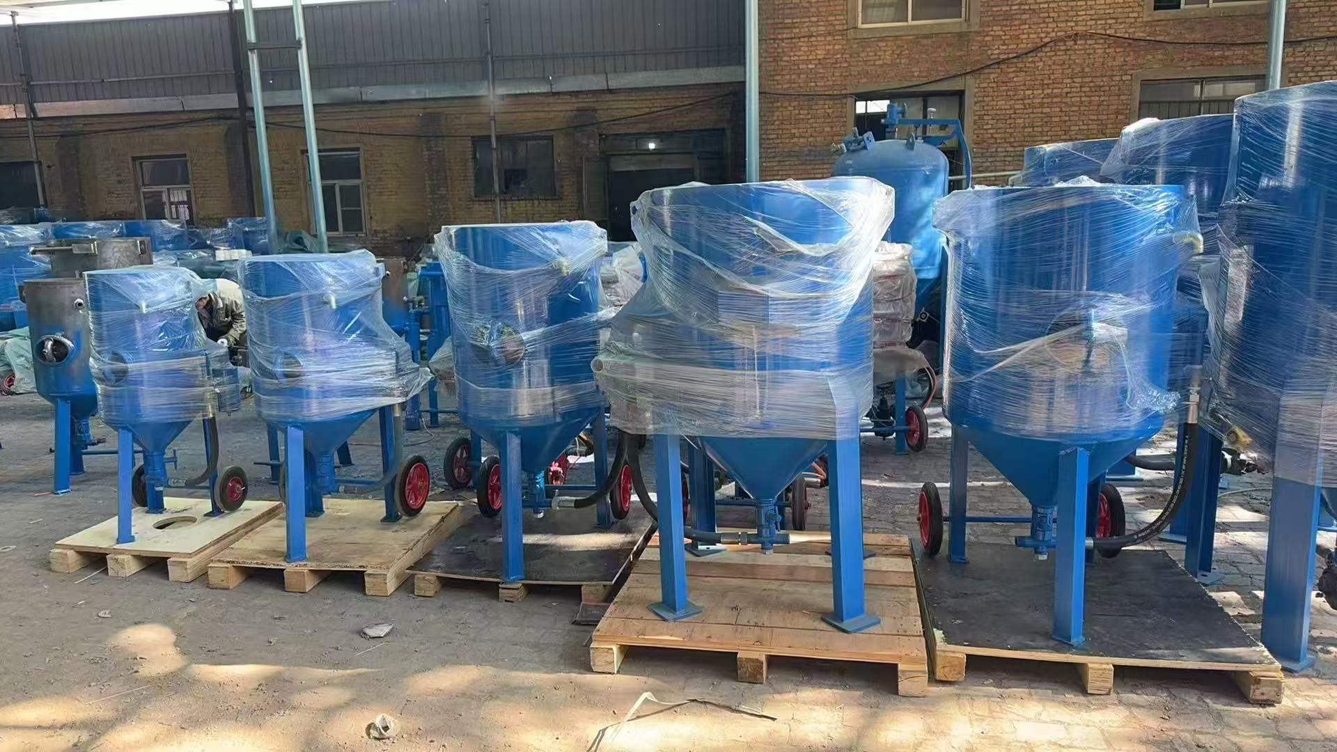 Unveiling the Core Equipment of Sandblasting: A Comprehensive Guide to Sandblasting Pots